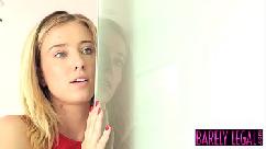 Diosa haley reed seduce a su padrastro y se come el semen