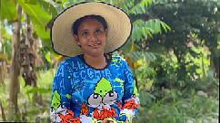 Campesina inocente es follada a cambio de unas gallinas